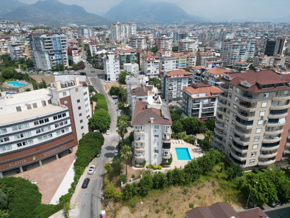 Alanya Cikcilli Satılık 2+1 Eşyalı Daire – Havuzlu, Kısmi Deniz Manzaralı, İkamete Uygun
