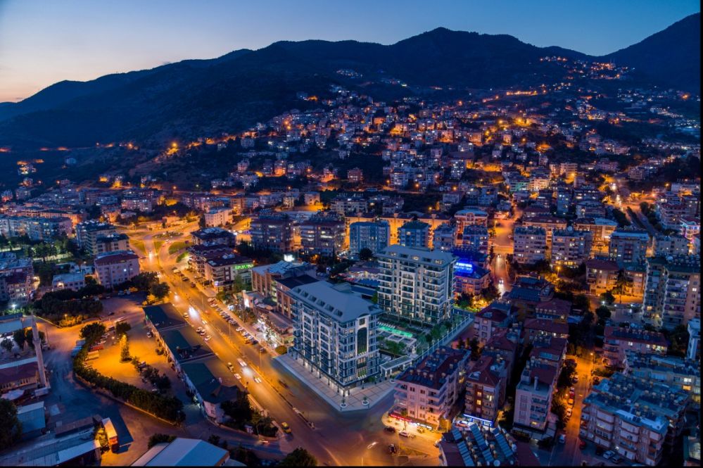 Alanya merkez manzaralı proje, modern şehir yaşamını doğa ile birleştiriyor.Kleopatra Plajı’na Yürüme Mesafesinde Modern Konut Projesi