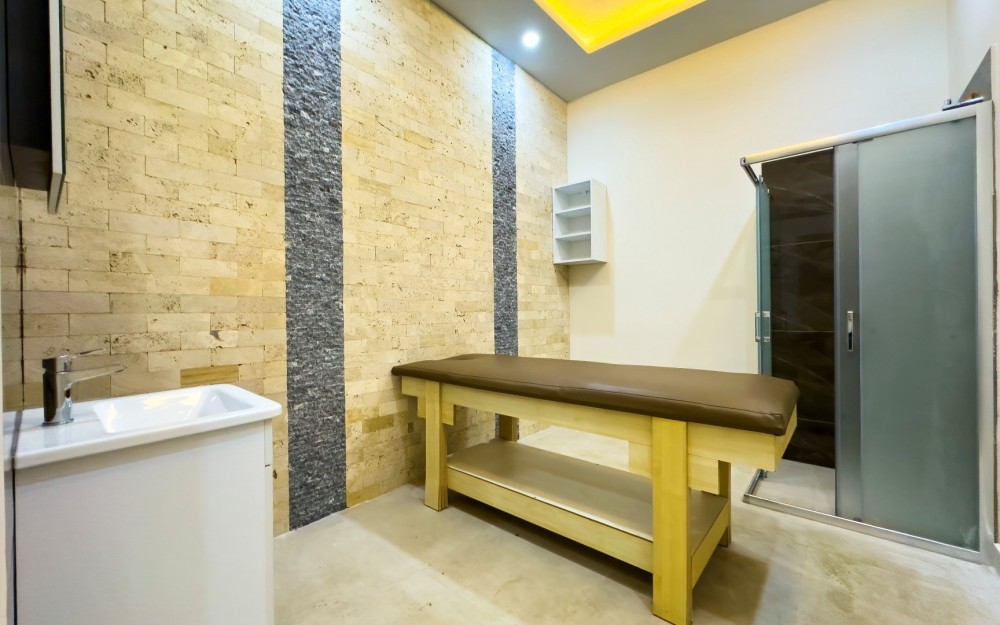 Türk hamamı, mermer detaylarıyla lüks bir spa deneyimi.Akdeniz Kıyısında Lüks ve Konforlu Rezidans Daireler