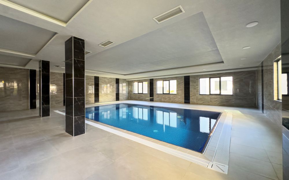 Роскошная спа-зона с современным освещением и атмосферой уюта. Роскошные и комфортные резиденции на побережье Средиземного моря