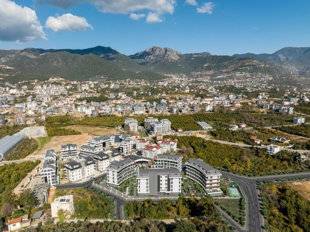 Projenin konumu ve çevresini detaylı şekilde gösteren havadan çekim.Alanya Oba’da Ultra Lüks Konut Projesi