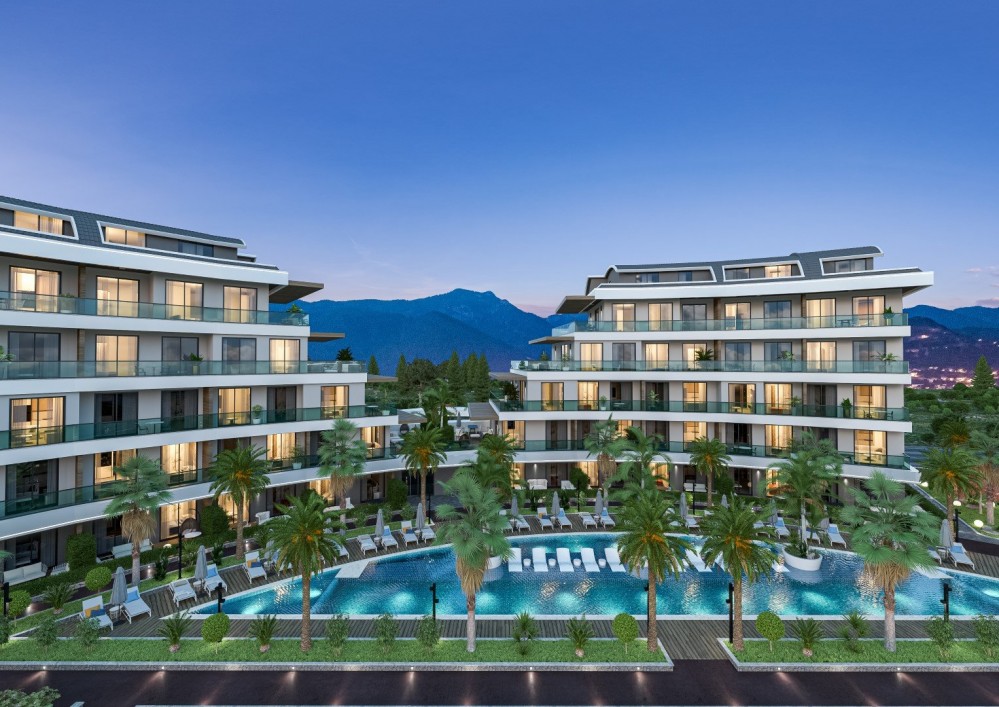 Geniş peyzaj ve havuz alanıyla beş yıldızlı yaşam konseptini yansıtan proje görünümü.Alanya Oba’da Ultra Lüks Konut Projesi
