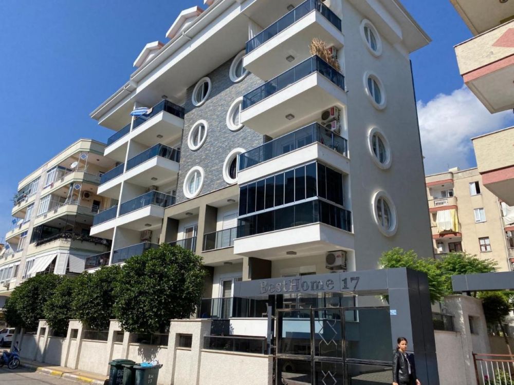 Apartment for sale in a luxury complex in the center of Alanya by the sea!