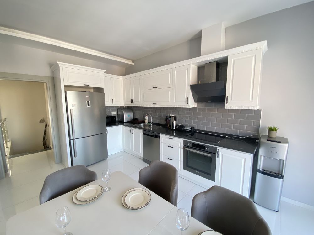 Alanya Oba’da Kale ve Doğa Manzaralı 3+1 Dubleks Satılık Daire | Kavi Home AKR Sitesi